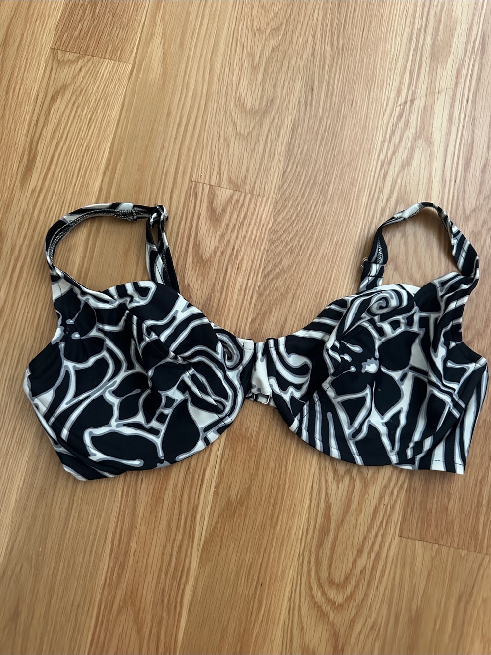Black & White Patterned Underwire Bikini Top
